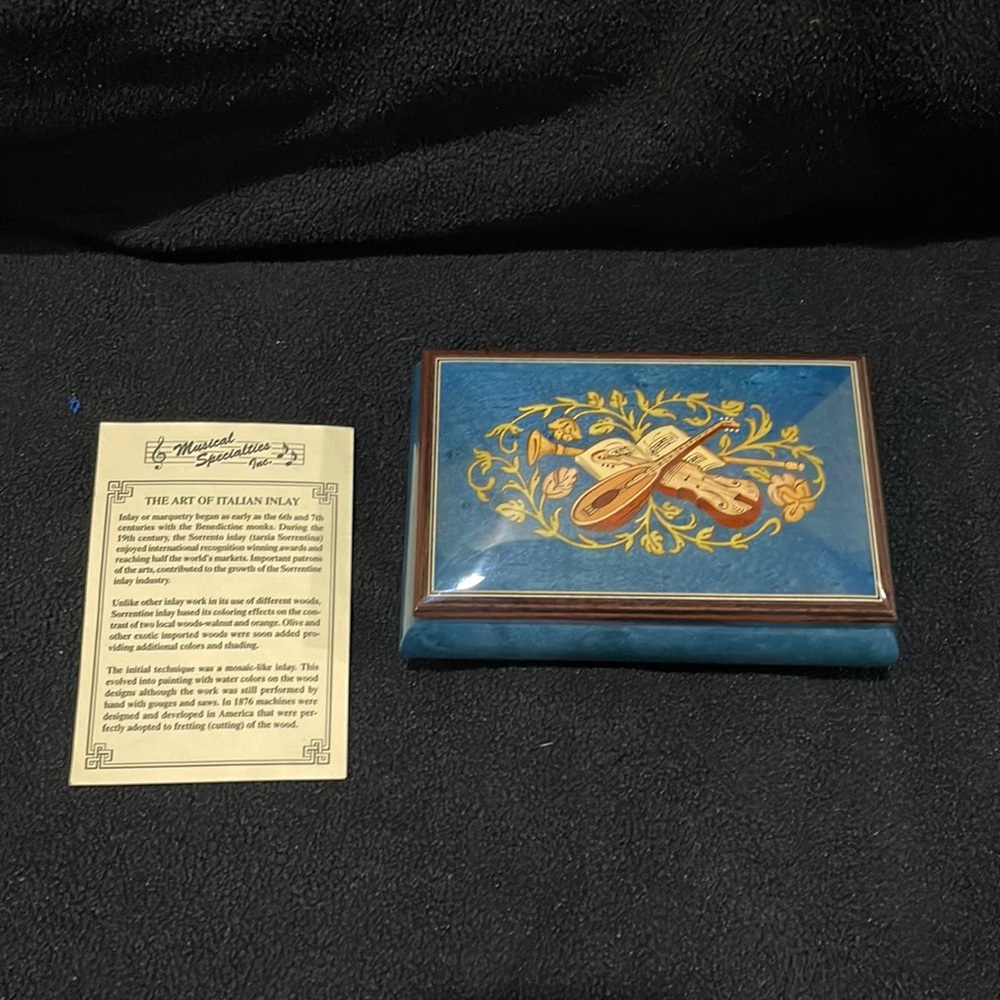 Romance Italian music box